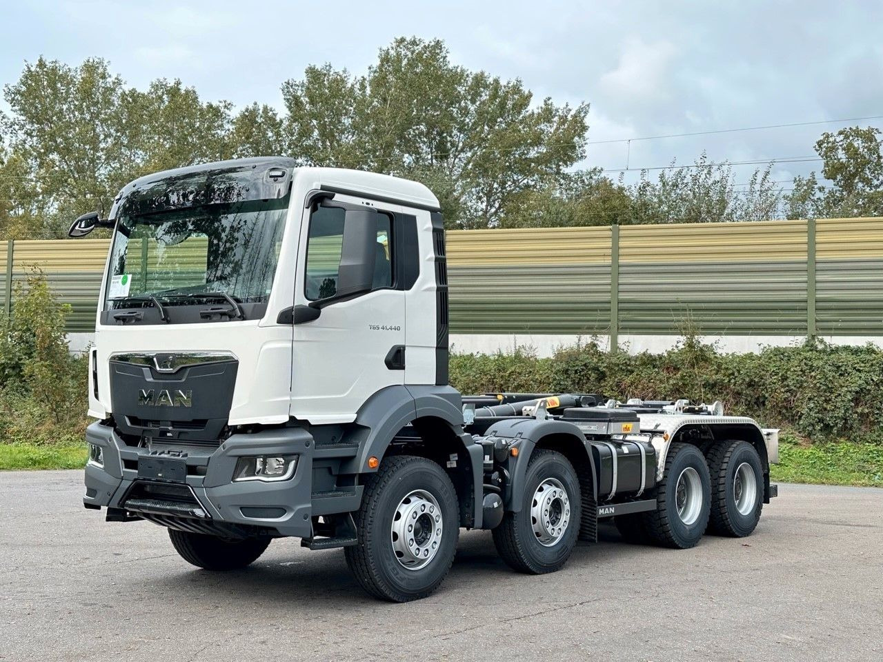 MAN TGS 41.440 8x4 Euro6e Hyva 26-55 Abrollkipper - Kotalni prekucni tovornjak: slika 3 MAN TGS 41.440 8x4 Euro6e Hyva 26-55 Abrollkipper - Kotalni prekucni tovornjak: slika 3