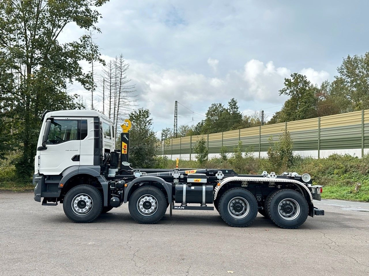 MAN TGS 41.440 8x4 Euro6e Hyva 26-55 Abrollkipper - Kotalni prekucni tovornjak: slika 2 MAN TGS 41.440 8x4 Euro6e Hyva 26-55 Abrollkipper - Kotalni prekucni tovornjak: slika 2
