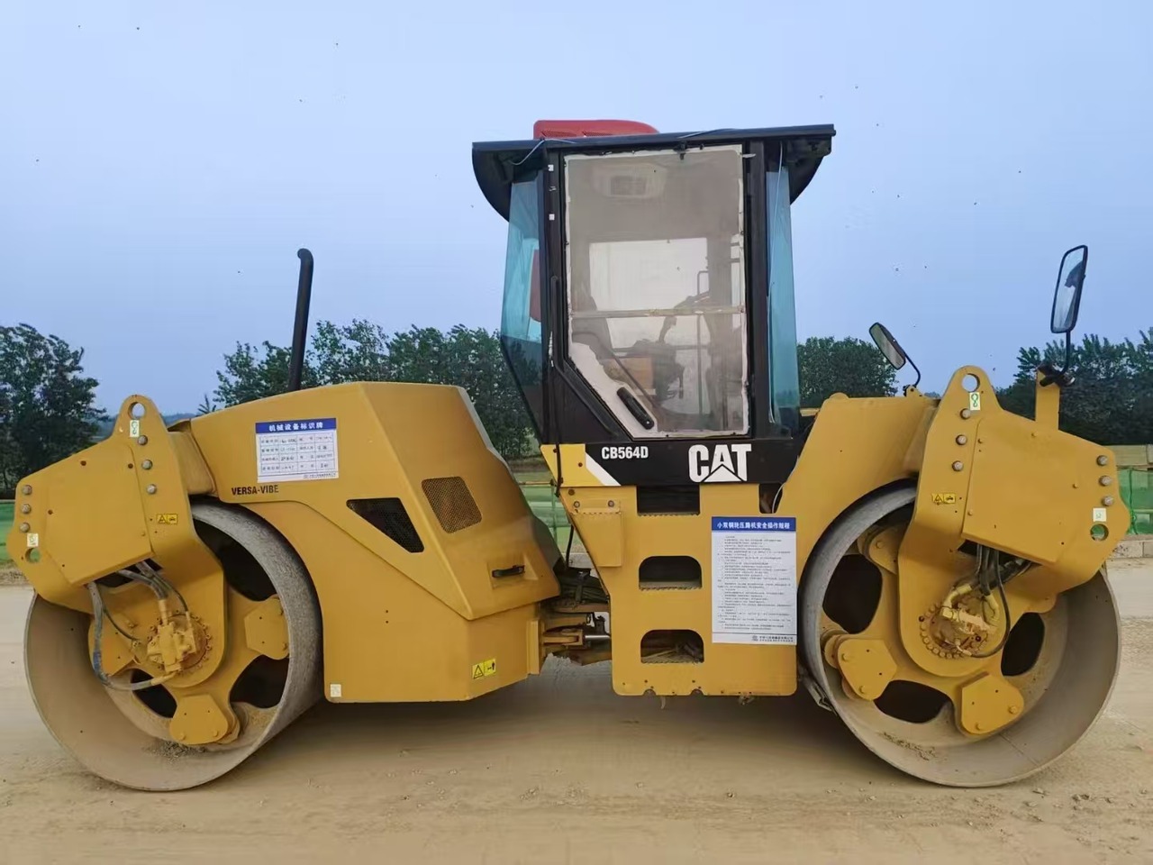 CATERPILLAR CB564D - Valjar: slika 1 CATERPILLAR CB564D - Valjar: slika 1