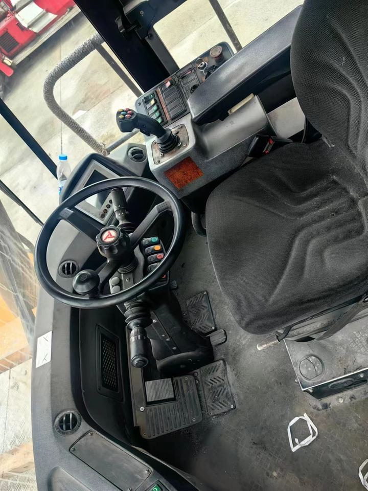 Good Condition USED Crane SRSC45C23 45 Ton Frontal Crane Container Crane - Dosežni viličar: slika 4 Good Condition USED Crane SRSC45C23 45 Ton Frontal Crane Container Crane - Dosežni viličar: slika 4