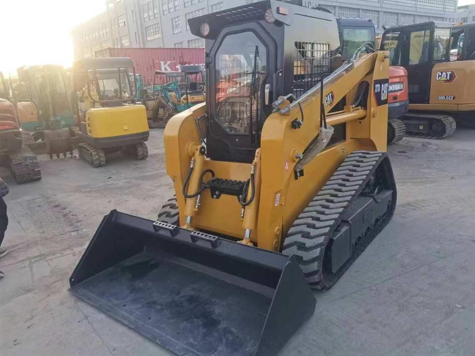Hot Sale Used CATERPILLAR 277D Front Loader Multi-Terrain Skid Loader With Core Components Engine Motor Pump - Kompaktni nakladalnik na gosenicah: slika 4 Hot Sale Used CATERPILLAR 277D Front Loader Multi-Terrain Skid Loader With Core Components Engine Motor Pump - Kompaktni nakladalnik na gosenicah: slika 4