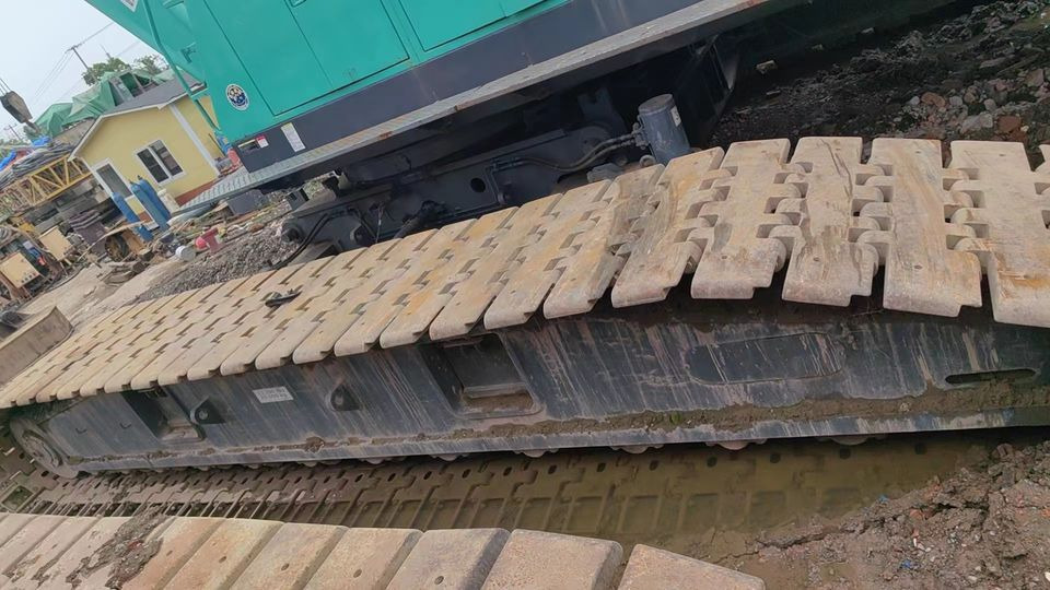 KOBELCO 150TON Crawler Crane for Containers Original Second Hand with Core Components on Sale! - Gosenični žerjav: slika 3 KOBELCO 150TON Crawler Crane for Containers Original Second Hand with Core Components on Sale! - Gosenični žerjav: slika 3