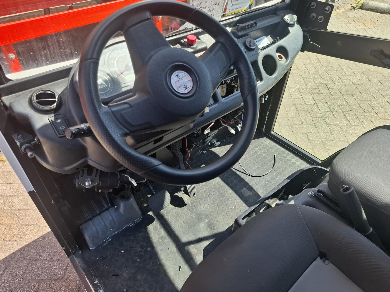 Aixam Mega E-Worker Elektrische Bakwagen RV-606-R - Voziček za golf: slika 4 Aixam Mega E-Worker Elektrische Bakwagen RV-606-R - Voziček za golf: slika 4