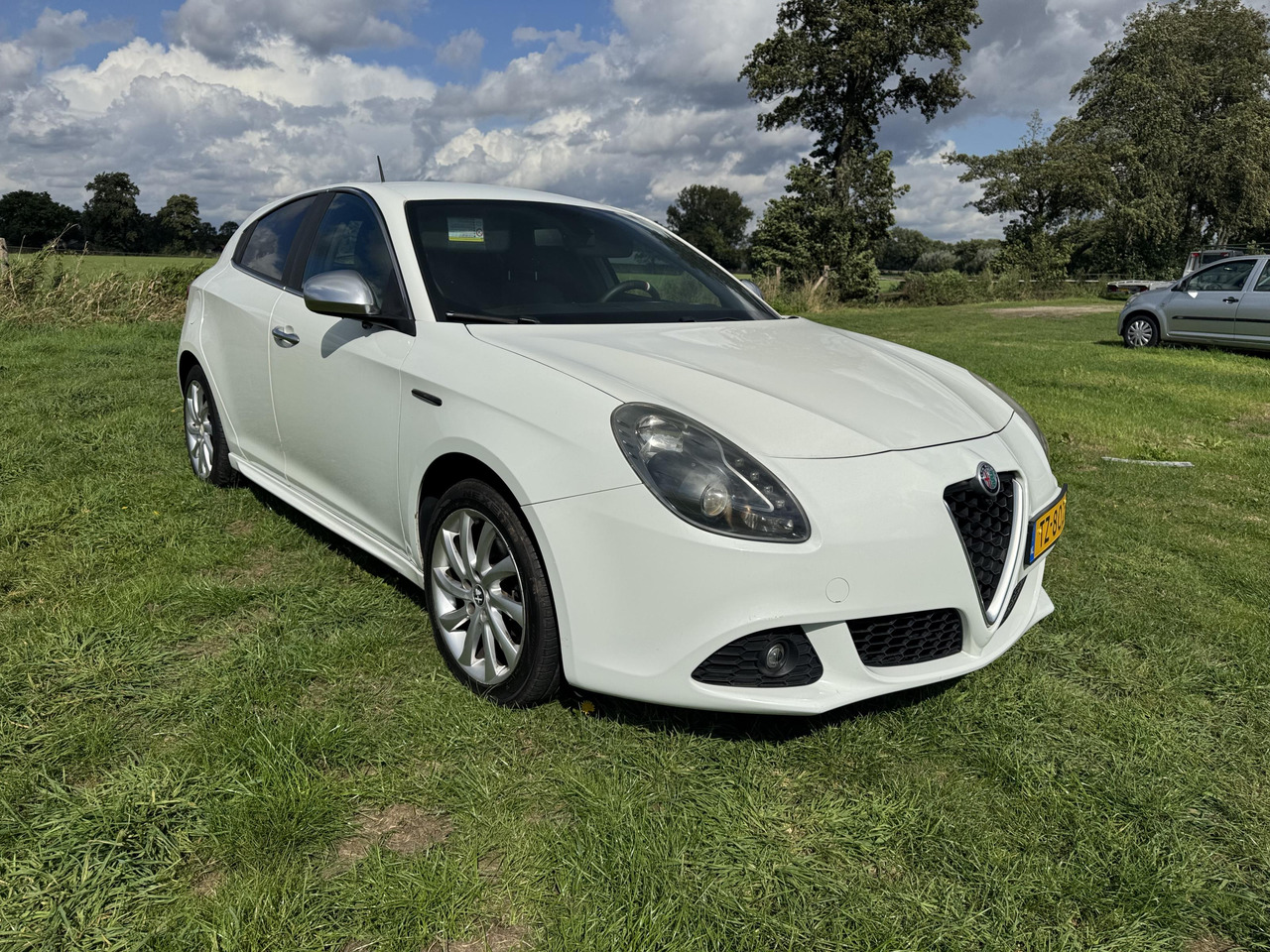 Alfa Romeo | Giulietta | 1.4 T Progression | 2011 | 242.686 km | TZ802F | Geen oordeel - Kombilimuzina: slika 3 Alfa Romeo | Giulietta | 1.4 T Progression | 2011 | 242.686 km | TZ802F | Geen oordeel - Kombilimuzina: slika 3