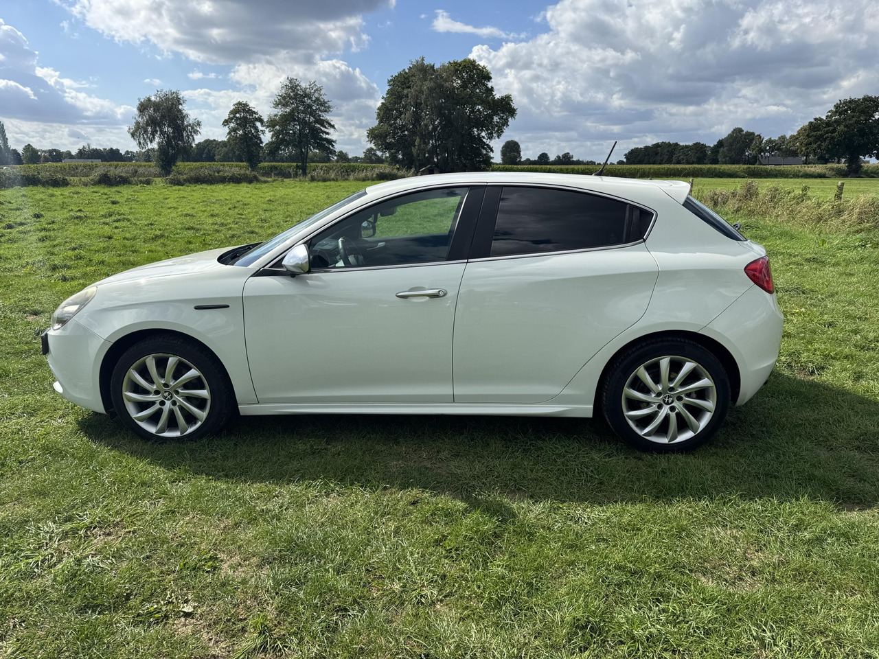 Alfa Romeo | Giulietta | 1.4 T Progression | 2011 | 242.686 km | TZ802F | Geen oordeel - Kombilimuzina: slika 4 Alfa Romeo | Giulietta | 1.4 T Progression | 2011 | 242.686 km | TZ802F | Geen oordeel - Kombilimuzina: slika 4