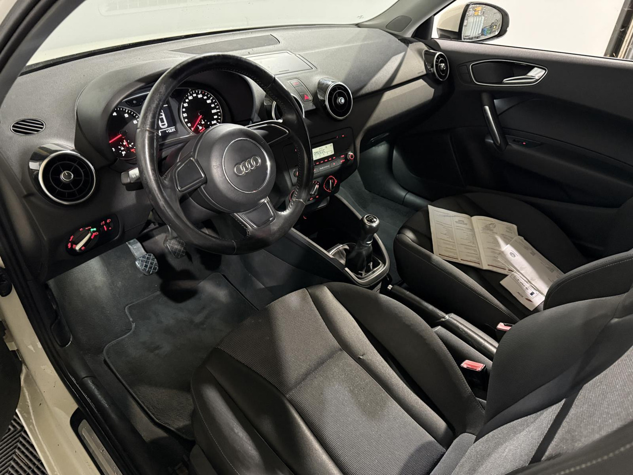 Audi | A1 | 1.2 TFSI Ambition Pro Line | 2011 | 173.570 km | 38PBP4 | Logisch - Kombilimuzina: slika 4 Audi | A1 | 1.2 TFSI Ambition Pro Line | 2011 | 173.570 km | 38PBP4 | Logisch - Kombilimuzina: slika 4