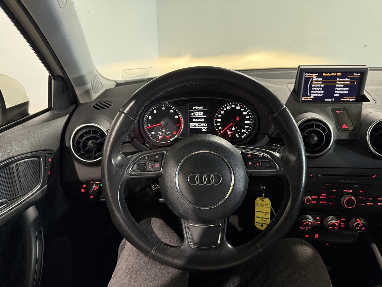 Audi A1 1.2 TFSI Attraction Pro Line Business 2011 254.714 km 76-PBP-8 - Kombilimuzina: slika 5 Audi A1 1.2 TFSI Attraction Pro Line Business 2011 254.714 km 76-PBP-8 - Kombilimuzina: slika 5