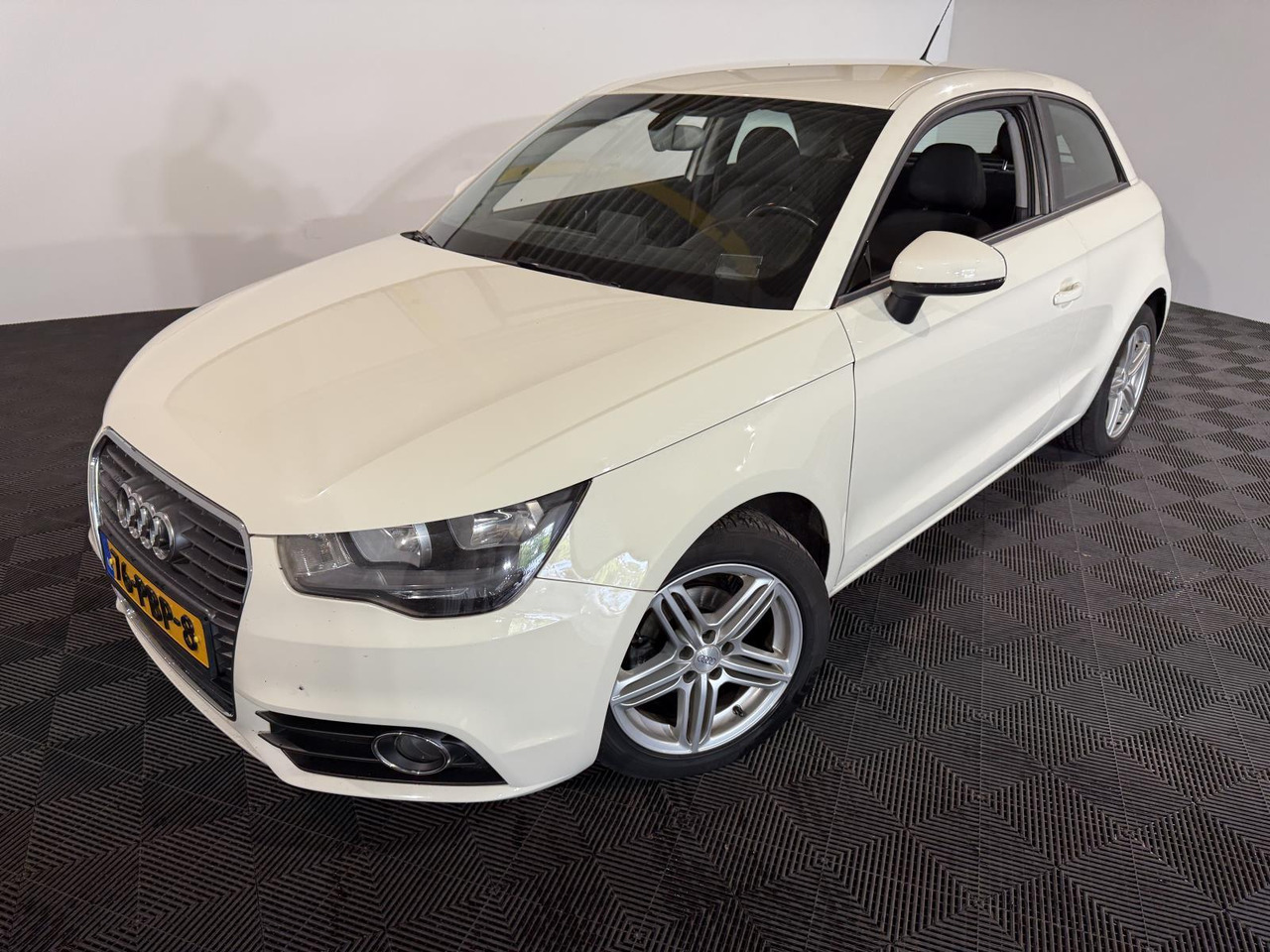 Audi A1 1.2 TFSI Attraction Pro Line Business 2011 254.714 km 76-PBP-8 - Kombilimuzina: slika 1 Audi A1 1.2 TFSI Attraction Pro Line Business 2011 254.714 km 76-PBP-8 - Kombilimuzina: slika 1