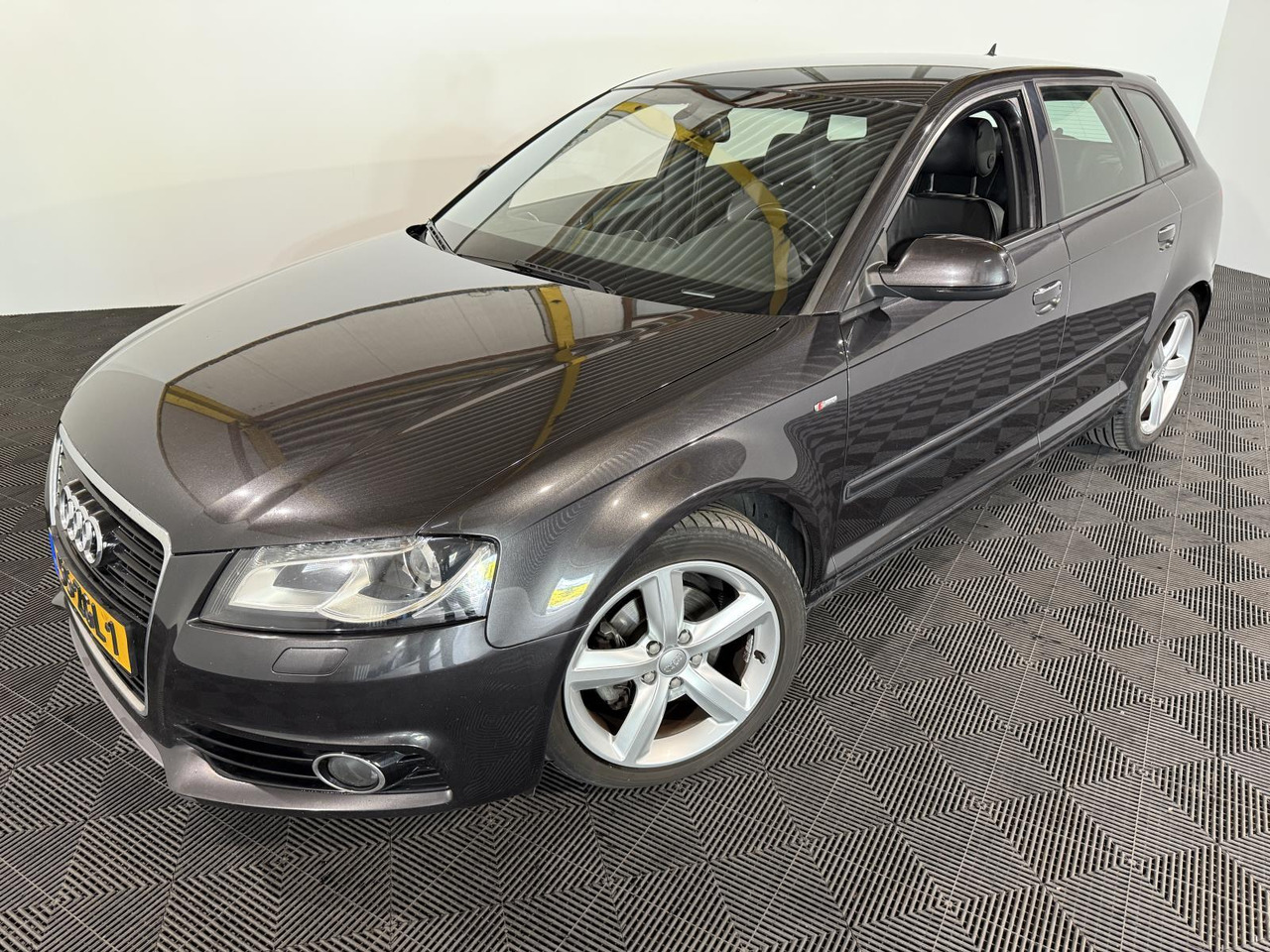 Audi A3 Sportback 1.2 TFSI S-Line 55-ZGL-1 246.717 km - Avtomobil: slika 1 Audi A3 Sportback 1.2 TFSI S-Line 55-ZGL-1 246.717 km - Avtomobil: slika 1