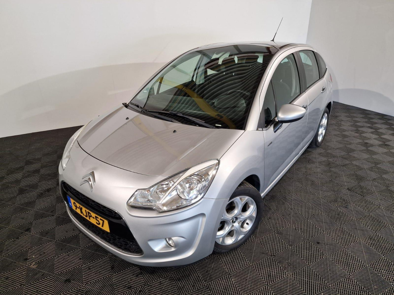 Citroen C3 1.6 Vti 9-KJP-57 - Avtomobil: slika 1 Citroen C3 1.6 Vti 9-KJP-57 - Avtomobil: slika 1