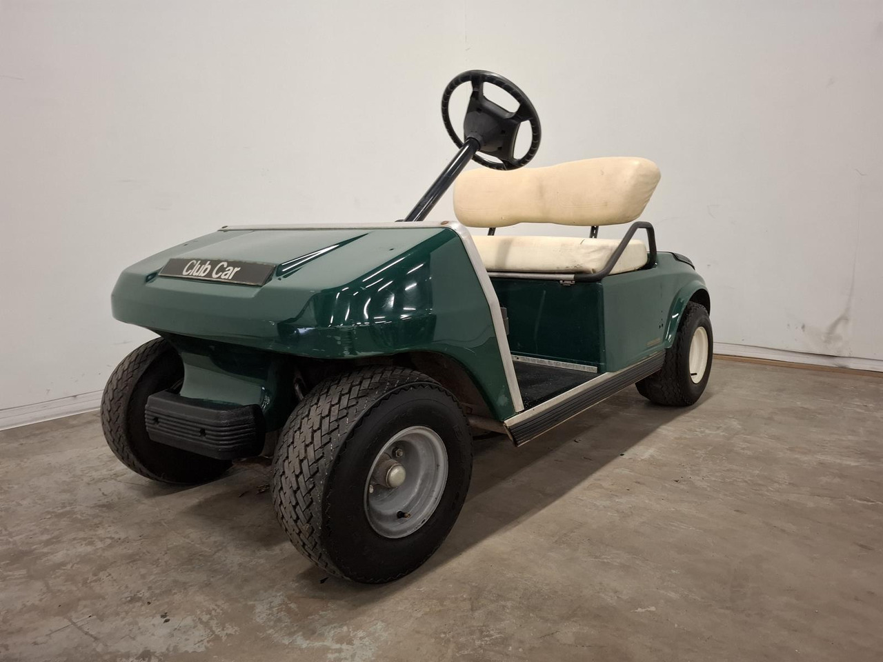 ClubCar DS 2 seater (1) A9747-622827 - Voziček za golf: slika 1 ClubCar DS 2 seater (1) A9747-622827 - Voziček za golf: slika 1