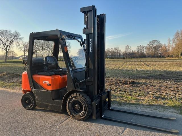 Doosan G25G LP Vorkheftruck Side-shift - Plinski viličar: slika 2 Doosan G25G LP Vorkheftruck Side-shift - Plinski viličar: slika 2