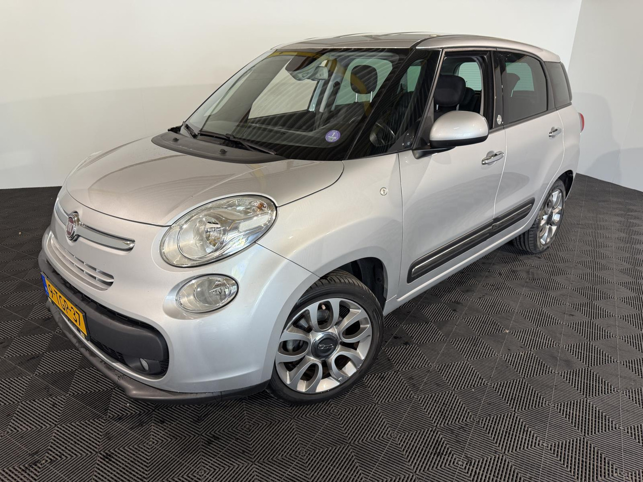 Fiat 500 L Living 0.9 TwinAir Lounge 7p. 9-TGP-37 172.608 km - Avtomobil: slika 1 Fiat 500 L Living 0.9 TwinAir Lounge 7p. 9-TGP-37 172.608 km - Avtomobil: slika 1