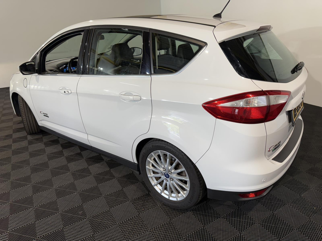 Ford C-Max 2.0 Plug-in Hybrid Titanium Plus | 2015 | 233.632 km | HL-834-P - Avtomobil: slika 3 Ford C-Max 2.0 Plug-in Hybrid Titanium Plus | 2015 | 233.632 km | HL-834-P - Avtomobil: slika 3