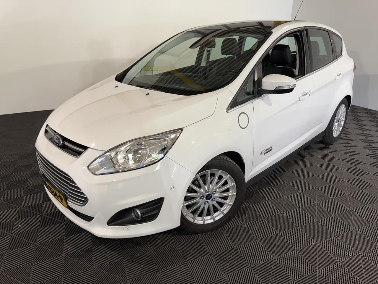 Ford C-Max 2.0 Plug-in Hybrid Titanium Plus | 2015 | 233.632 km | HL-834-P - Avtomobil: slika 1 Ford C-Max 2.0 Plug-in Hybrid Titanium Plus | 2015 | 233.632 km | HL-834-P - Avtomobil: slika 1