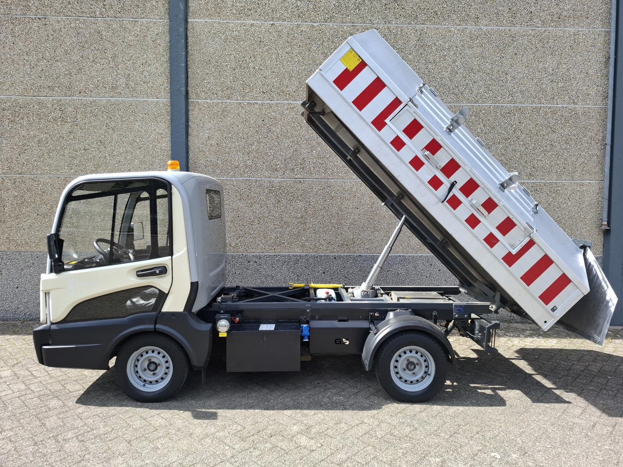 Goupil G5 Elektrische Stratenreinigingsmachine T-92-BSX - Električno komunalno vozilo: slika 3 Goupil G5 Elektrische Stratenreinigingsmachine T-92-BSX - Električno komunalno vozilo: slika 3