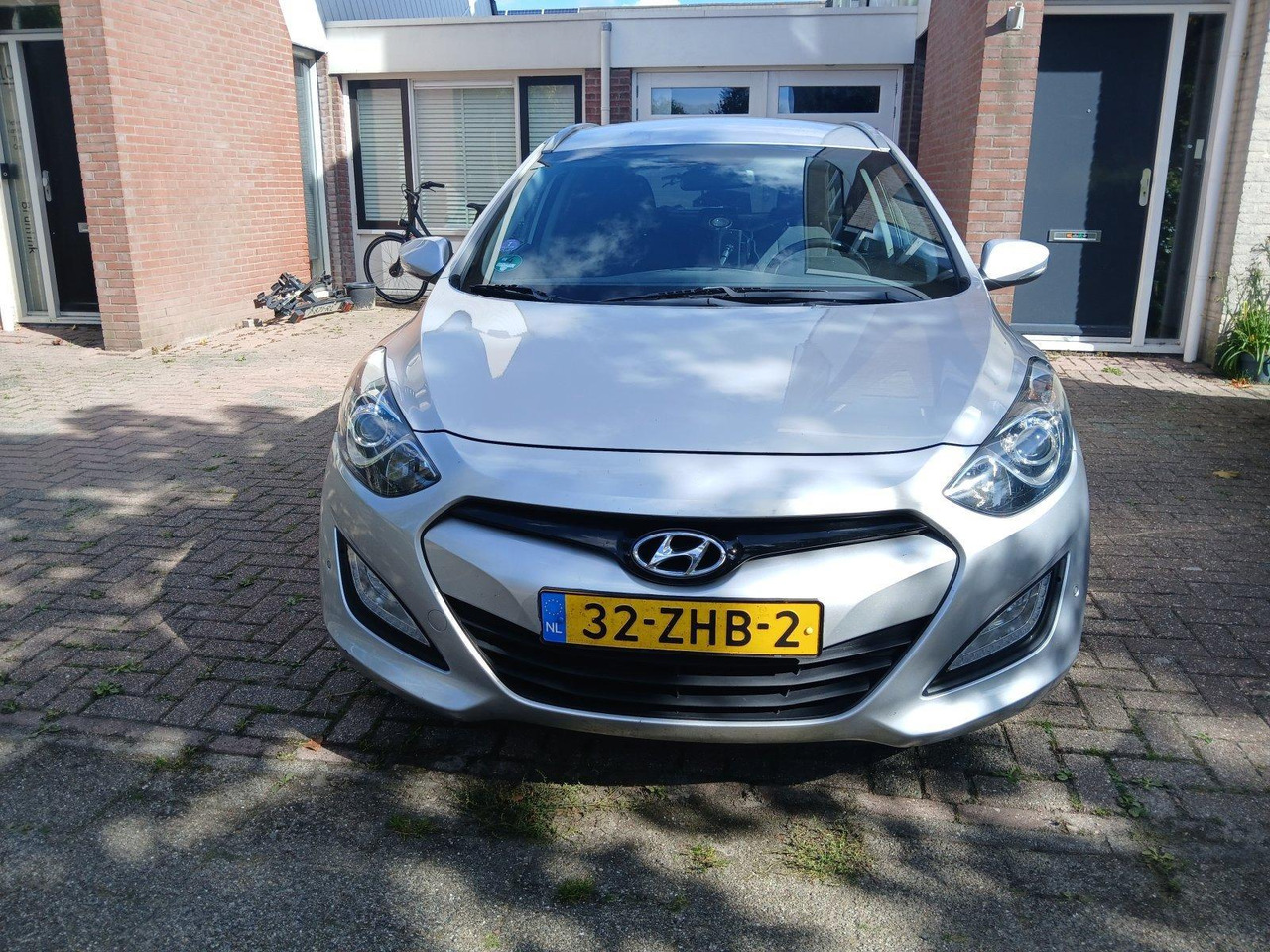 Hyundai | i30 Wagon | 1.6 GDI Business Edition | 2012 | 232.039 km | 32ZHB2 | Logisch - Avtomobil: slika 1 Hyundai | i30 Wagon | 1.6 GDI Business Edition | 2012 | 232.039 km | 32ZHB2 | Logisch - Avtomobil: slika 1