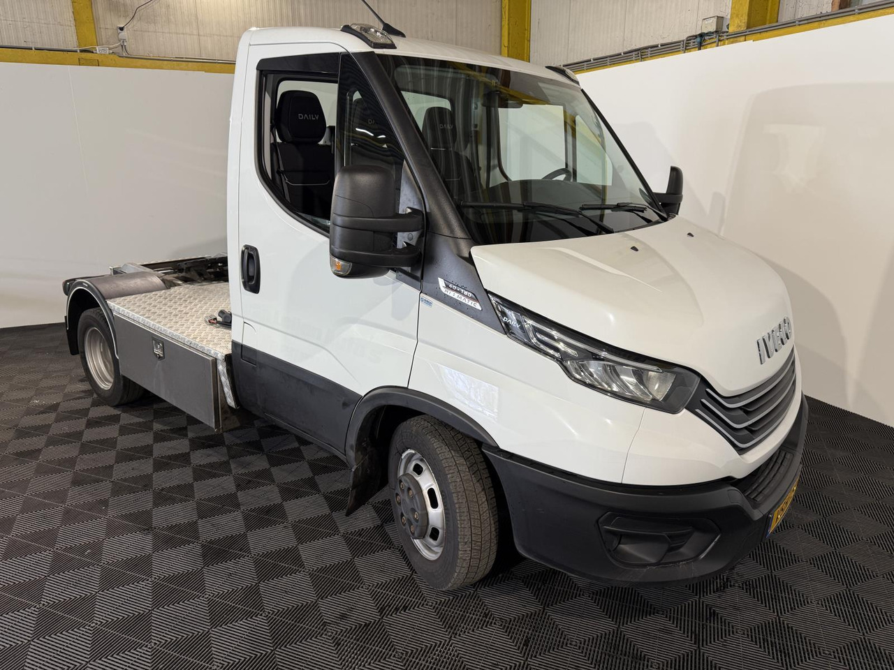 Iveco 40C18 Daily VSH-15-F 201.901 km - Mini vlačilec: slika 4 Iveco 40C18 Daily VSH-15-F 201.901 km - Mini vlačilec: slika 4