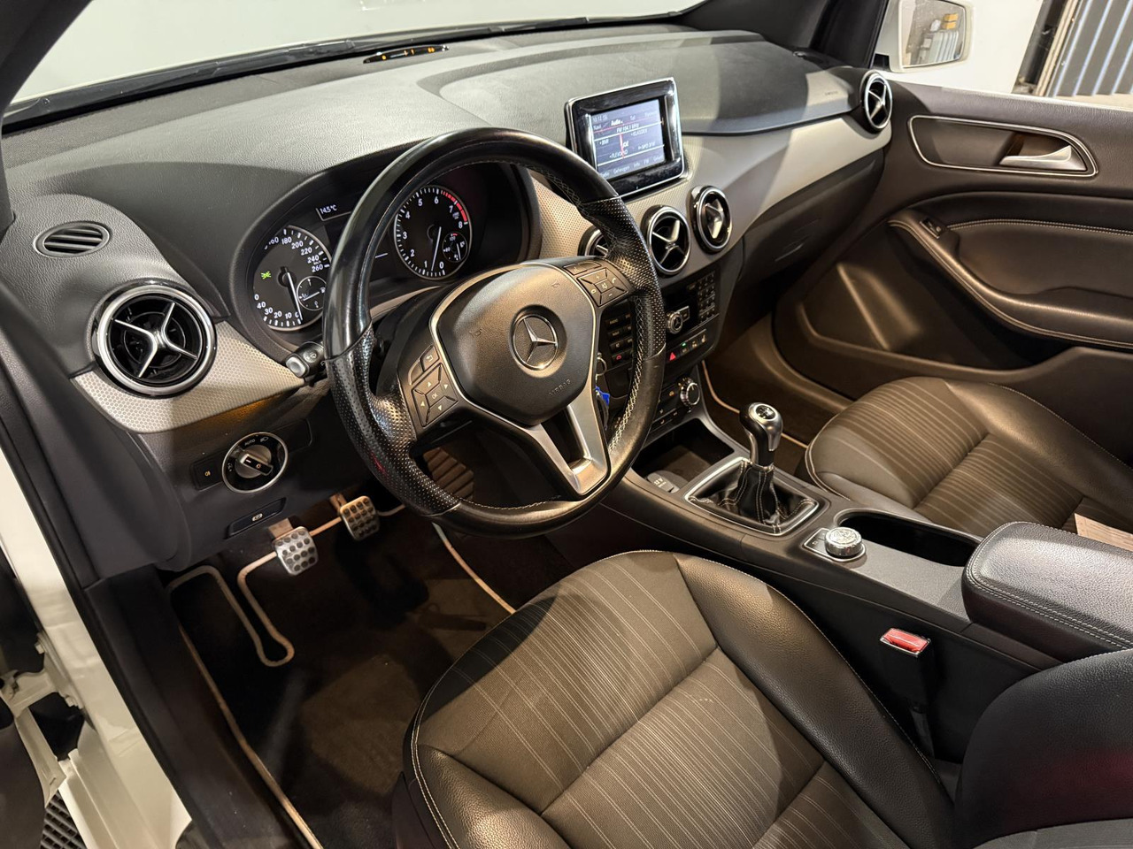 Mercedes-Benz | B-klasse | 180 Ambition | 2012 | 131.978 km | G005BR | Geen oordeel - Avtomobil: slika 3 Mercedes-Benz | B-klasse | 180 Ambition | 2012 | 131.978 km | G005BR | Geen oordeel - Avtomobil: slika 3