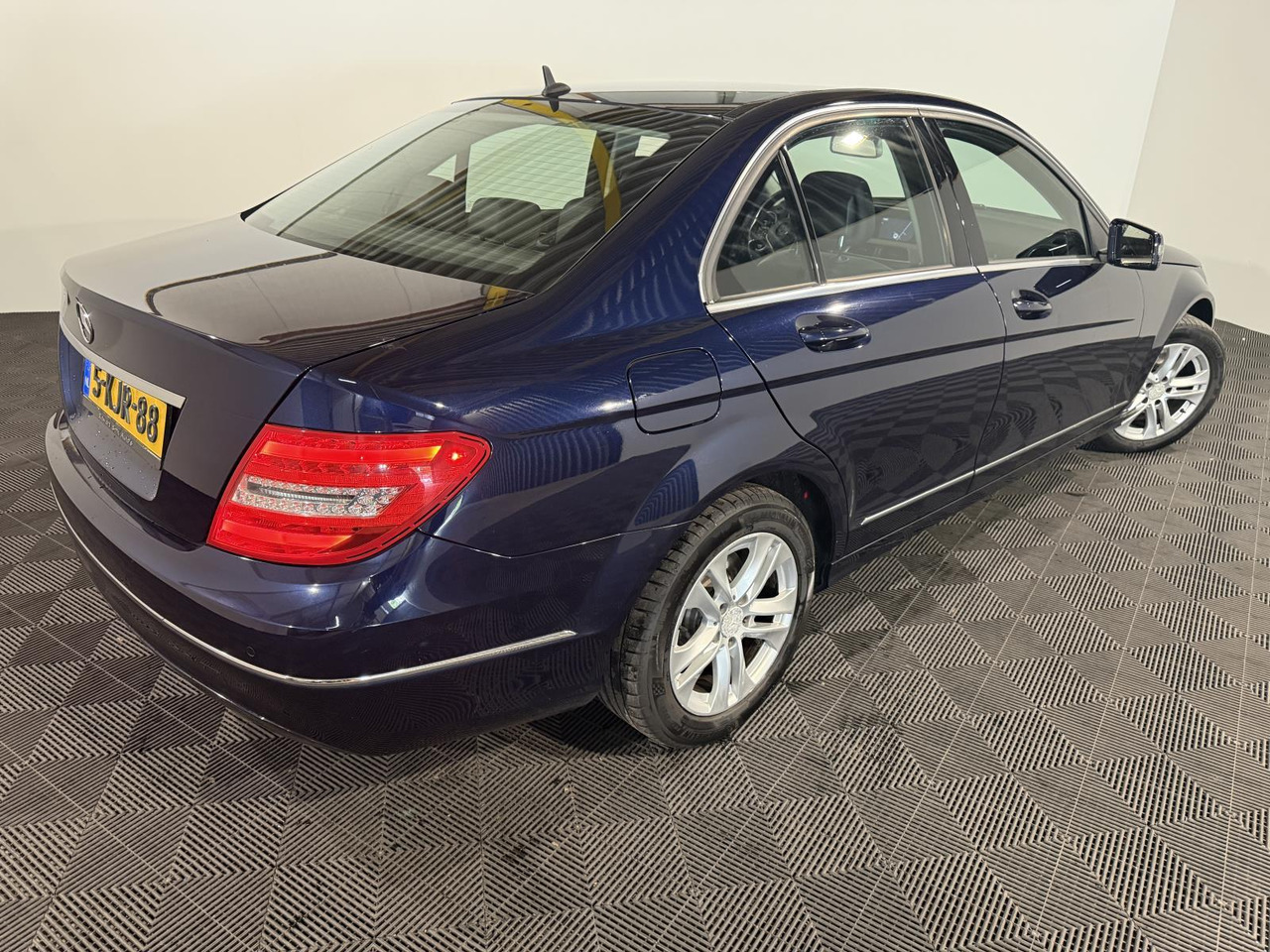 Mercedes-Benz C-klasse 220 CDI BlueEFFICIENCY Edition Avantgarde | 2013 | 348.866 km | 5-KJR-88 - Limuzina: slika 3 Mercedes-Benz C-klasse 220 CDI BlueEFFICIENCY Edition Avantgarde | 2013 | 348.866 km | 5-KJR-88 - Limuzina: slika 3
