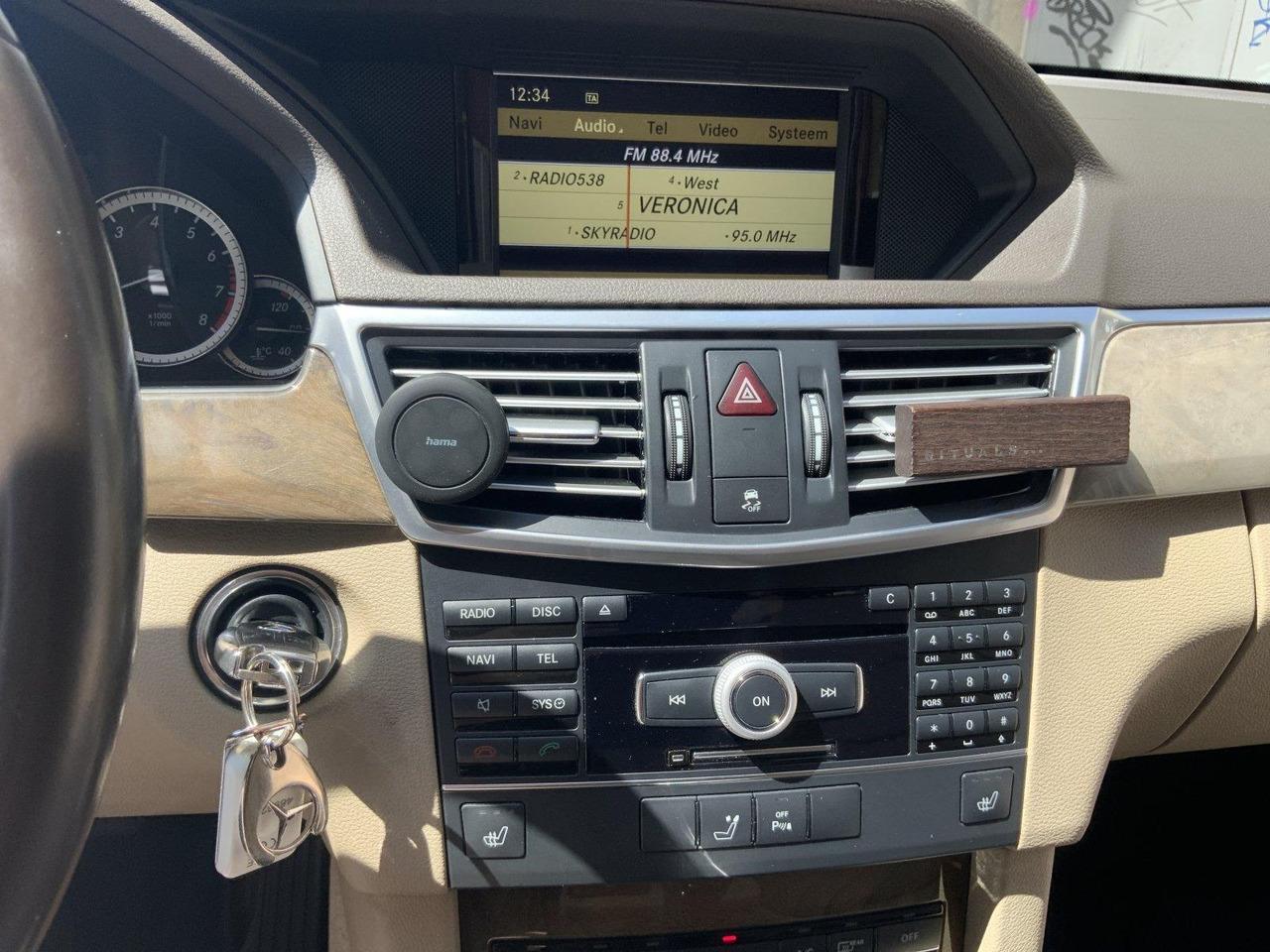 Mercedes-Benz E-klasse 200 CGI, 2010, 14-KPJ-5, 173.514KM - Avtomobil: slika 4 Mercedes-Benz E-klasse 200 CGI, 2010, 14-KPJ-5, 173.514KM - Avtomobil: slika 4