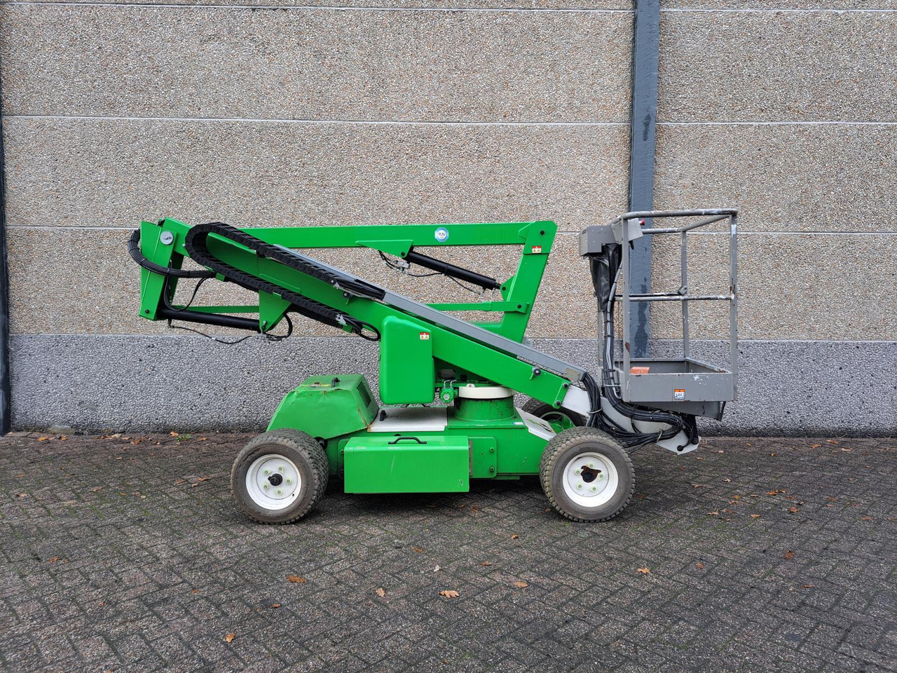 Niftylift HR12 Telescoophoogwerker DE Bi-Energy/Hybride 2WD 12m 2017 - Dvižna ploščad: slika 3 Niftylift HR12 Telescoophoogwerker DE Bi-Energy/Hybride 2WD 12m 2017 - Dvižna ploščad: slika 3