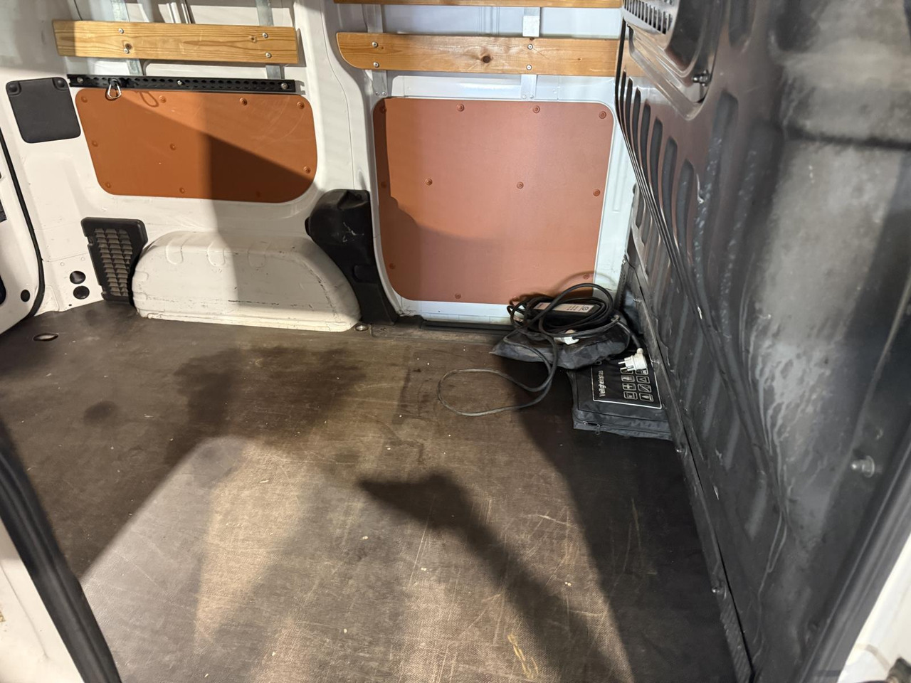 Nissan | e-NV200 | Optima | 2016 | 127.008 km | VT395B | Logisch - Mali kombi, Električno dostavno vozilo: slika 3 Nissan | e-NV200 | Optima | 2016 | 127.008 km | VT395B | Logisch - Mali kombi, Električno dostavno vozilo: slika 3
