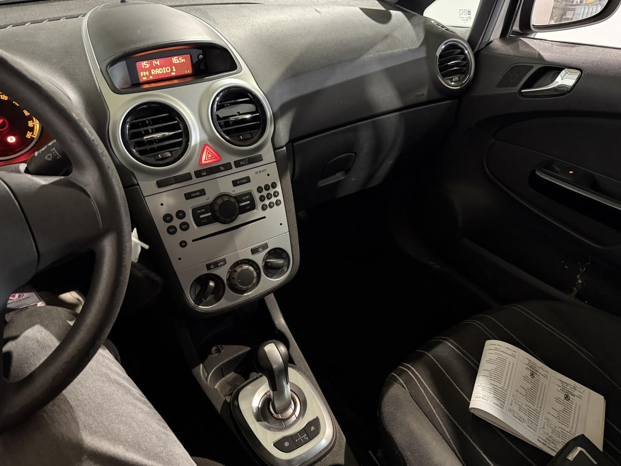 Opel | Corsa | 1.2-16V Cosmo Automaat | 2009 | 245.713 km | 45TJL8 | Geen oordeel - Kombilimuzina: slika 5 Opel | Corsa | 1.2-16V Cosmo Automaat | 2009 | 245.713 km | 45TJL8 | Geen oordeel - Kombilimuzina: slika 5