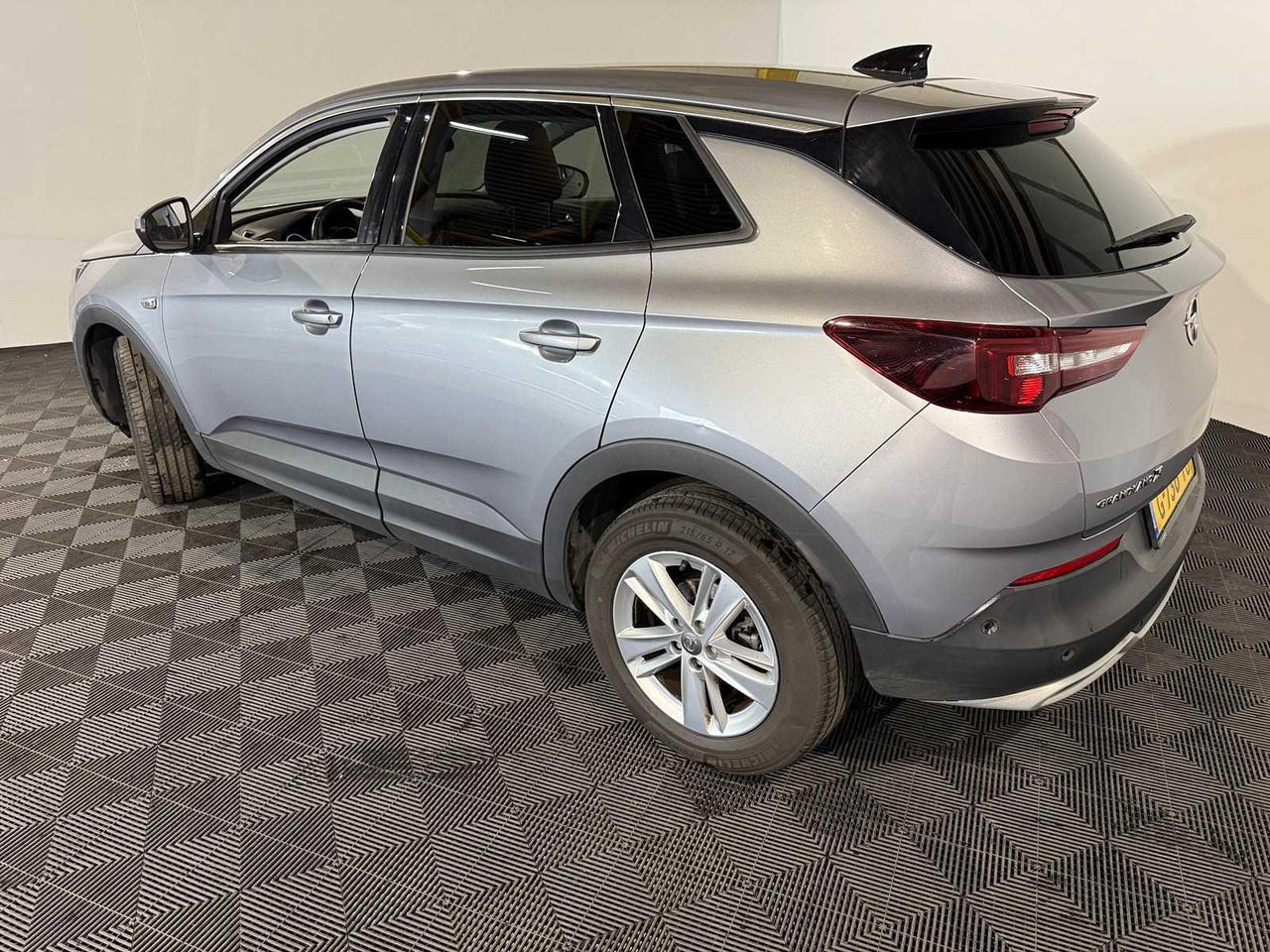 Opel Grandland X 1.2 Turbo Business Executive 2019 200.645 km G-736-TG - Avtomobil: slika 3 Opel Grandland X 1.2 Turbo Business Executive 2019 200.645 km G-736-TG - Avtomobil: slika 3