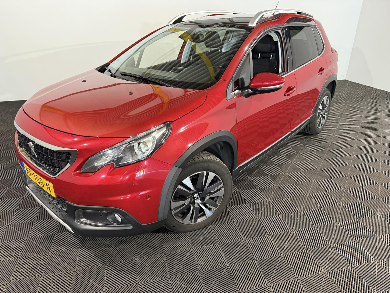Peugeot 2008 1.2 PureTech Blue Lease Executive RF-108-N 141.645 km - Avtomobil: slika 1 Peugeot 2008 1.2 PureTech Blue Lease Executive RF-108-N 141.645 km - Avtomobil: slika 1