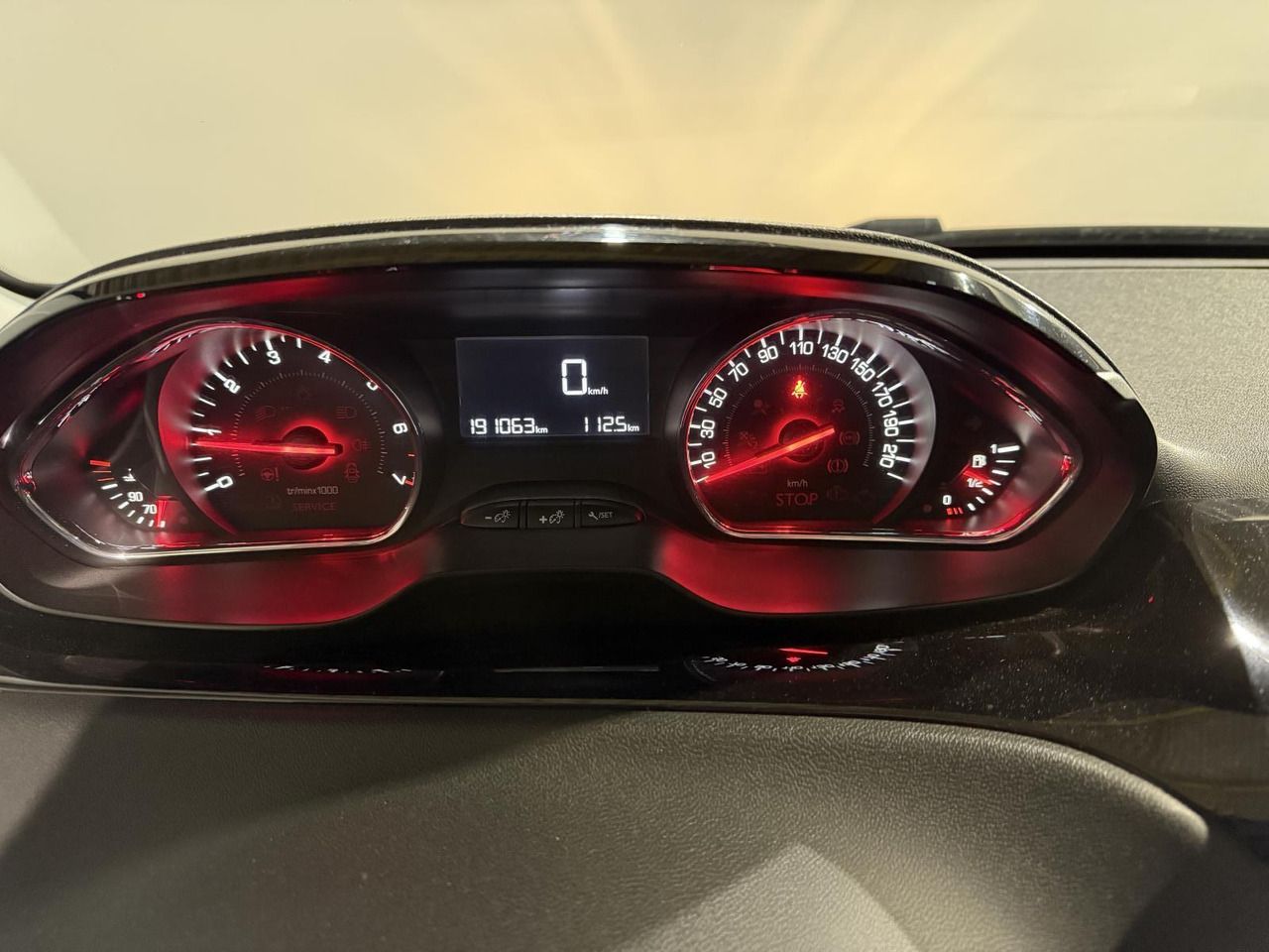 Peugeot | 208 | 1.2 VTi Style | 2014 | 191.063 km | 9XVB78 | Logisch - Kombilimuzina: slika 3 Peugeot | 208 | 1.2 VTi Style | 2014 | 191.063 km | 9XVB78 | Logisch - Kombilimuzina: slika 3