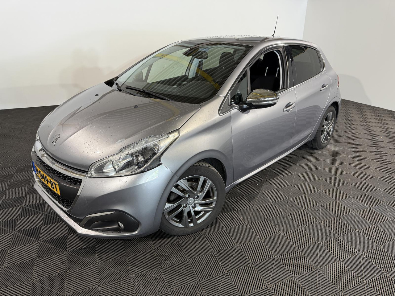Peugeot | 208 | 1.5 BlueHDi Blue Lease Allure | 2019 | 183.354 km | R049BT | Geen oordeel - Kombilimuzina: slika 1 Peugeot | 208 | 1.5 BlueHDi Blue Lease Allure | 2019 | 183.354 km | R049BT | Geen oordeel - Kombilimuzina: slika 1