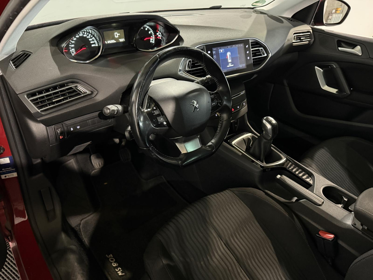 Peugeot | 308 SW | 1.2 PureTech Blue Lion | 2017 | 125.283 km | NL320L | Logisch - Avtomobil: slika 4 Peugeot | 308 SW | 1.2 PureTech Blue Lion | 2017 | 125.283 km | NL320L | Logisch - Avtomobil: slika 4