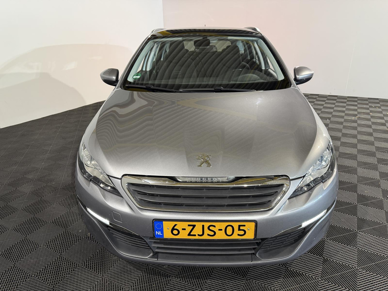 Peugeot | 308 SW | 1.2 e-THP Allure | 2015 | 158.352 km | 6ZJS05 | Logisch - Avtomobil: slika 4 Peugeot | 308 SW | 1.2 e-THP Allure | 2015 | 158.352 km | 6ZJS05 | Logisch - Avtomobil: slika 4
