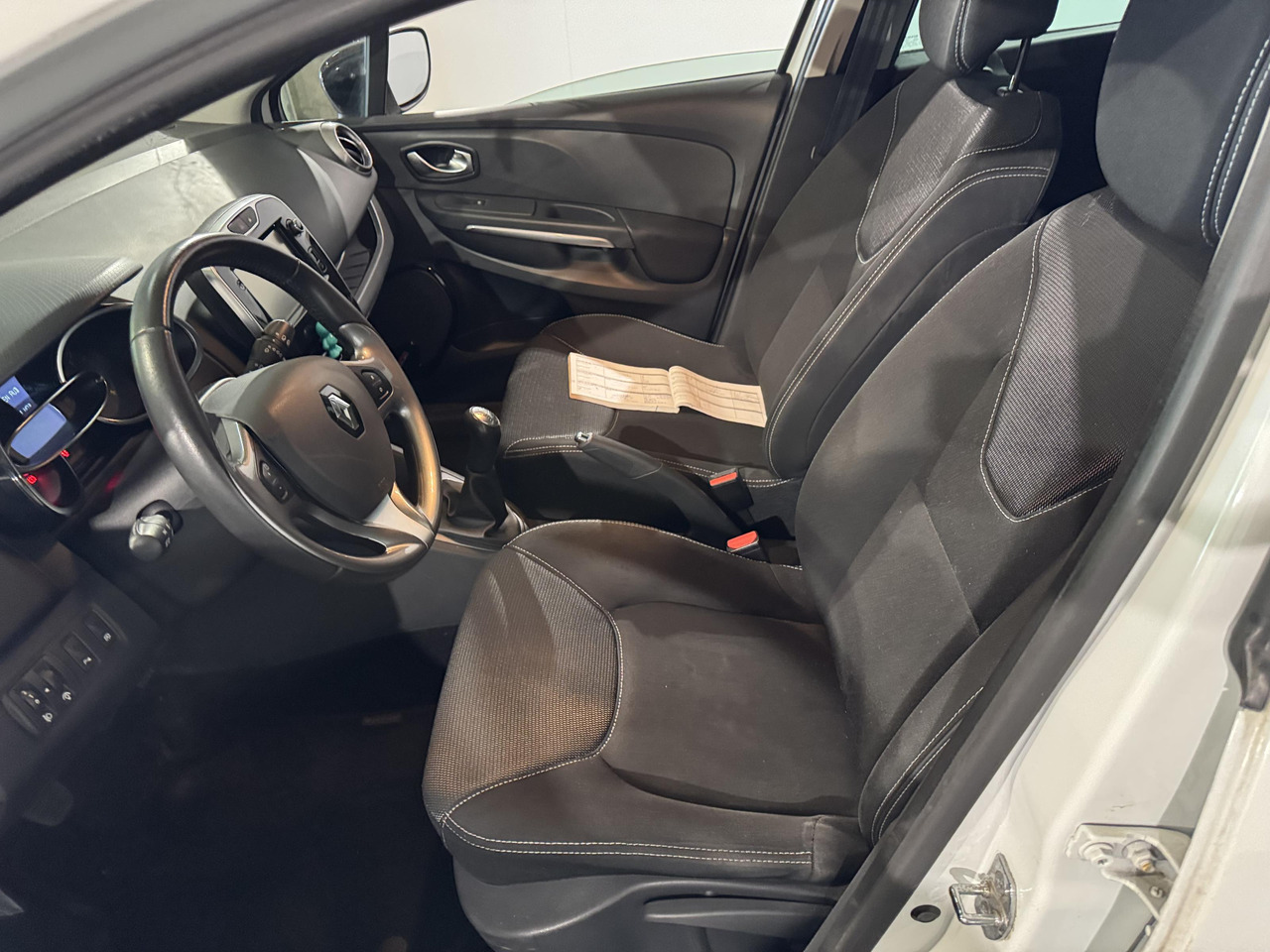 Renault Clio 0.9 TCe ECO Night&Day | 2015 | 170.065 km | HD-254 T - Kombilimuzina: slika 3 Renault Clio 0.9 TCe ECO Night&Day | 2015 | 170.065 km | HD-254 T - Kombilimuzina: slika 3