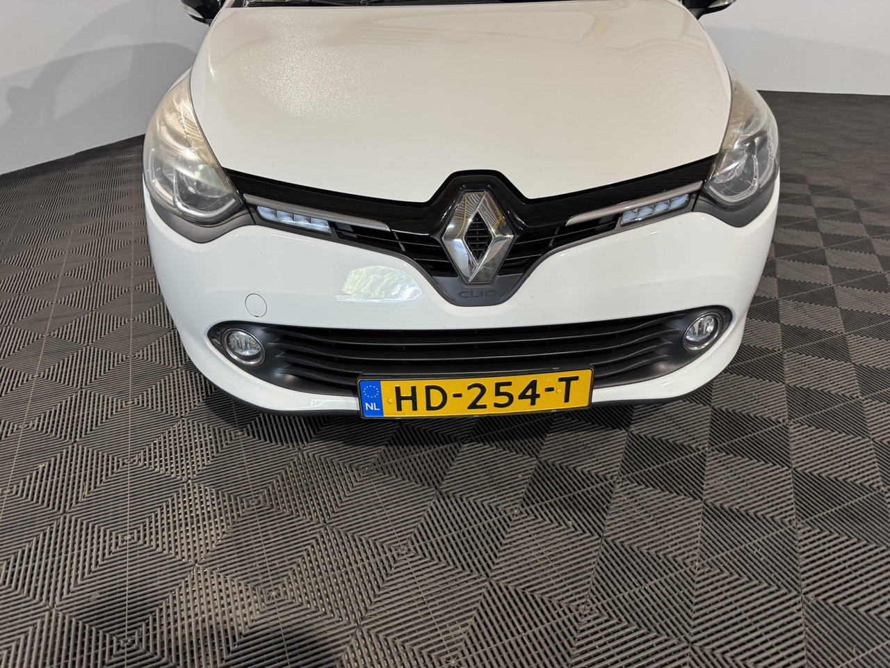 Renault Clio 0.9 TCe ECO Night&Day | 2015 | 170.065 km | HD-254 T - Kombilimuzina: slika 2 Renault Clio 0.9 TCe ECO Night&Day | 2015 | 170.065 km | HD-254 T - Kombilimuzina: slika 2