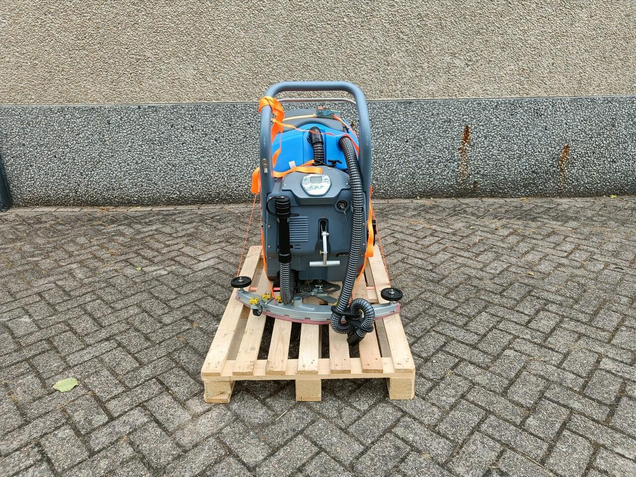 Schrob/ Veegmachine Nieuw - Čistilni stroj: slika 4 Schrob/ Veegmachine Nieuw - Čistilni stroj: slika 4