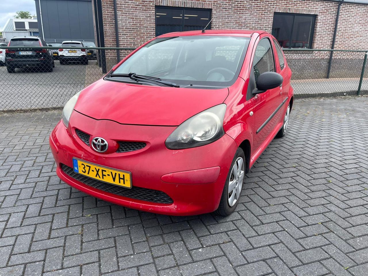 Toyota Aygo 1.0 12V 37-XF-VH - Kombilimuzina: slika 1 Toyota Aygo 1.0 12V 37-XF-VH - Kombilimuzina: slika 1
