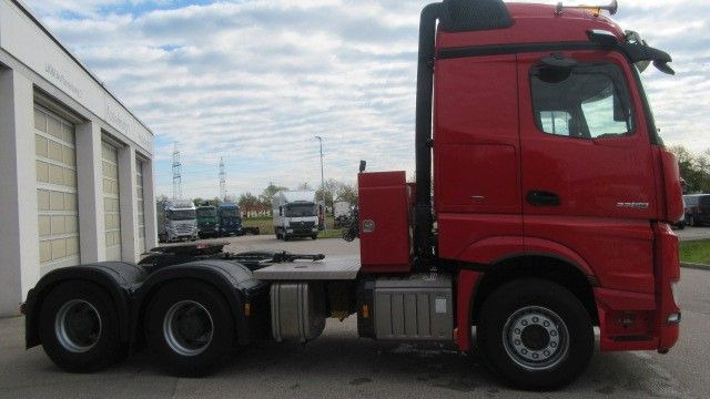 Mercedes-Benz Actros 3358LS 6x4 120 t. LZGG. Retarder - Vlačilec: slika 4 Mercedes-Benz Actros 3358LS 6x4 120 t. LZGG. Retarder - Vlačilec: slika 4