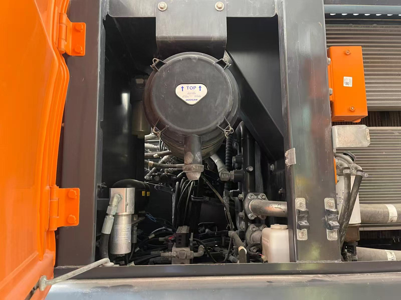 DOOSAN DX210 - Bager na kolesih: slika 1 DOOSAN DX210 - Bager na kolesih: slika 1