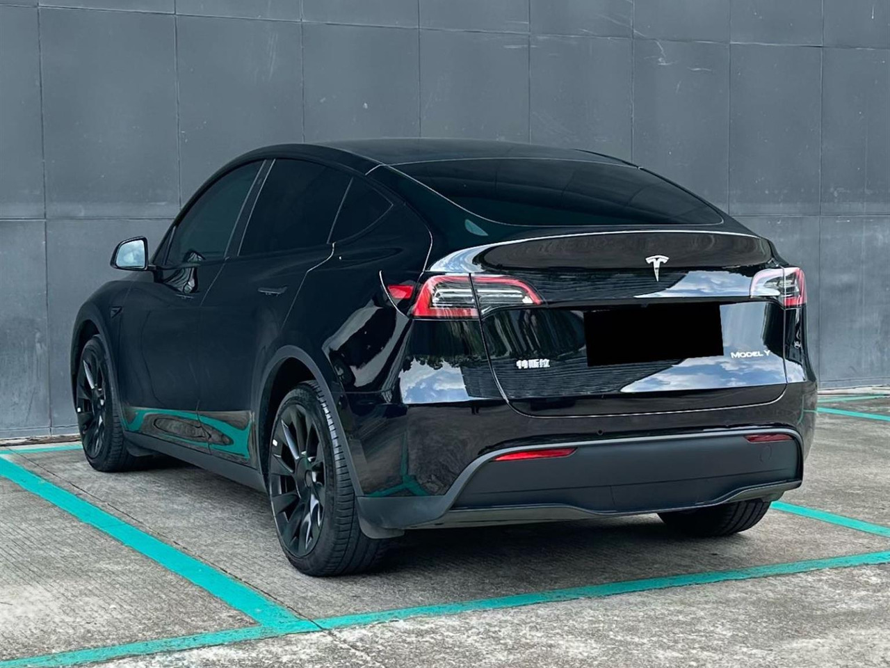 TESLA MODEL Y - Avtomobil: slika 4 TESLA MODEL Y - Avtomobil: slika 4