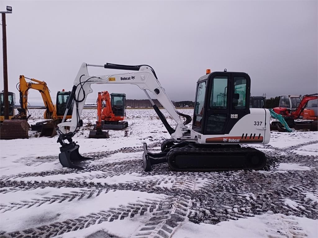 Bobcat 337D Kallistuvalla liittimellä - Mini bager: slika 2 Bobcat 337D Kallistuvalla liittimellä - Mini bager: slika 2