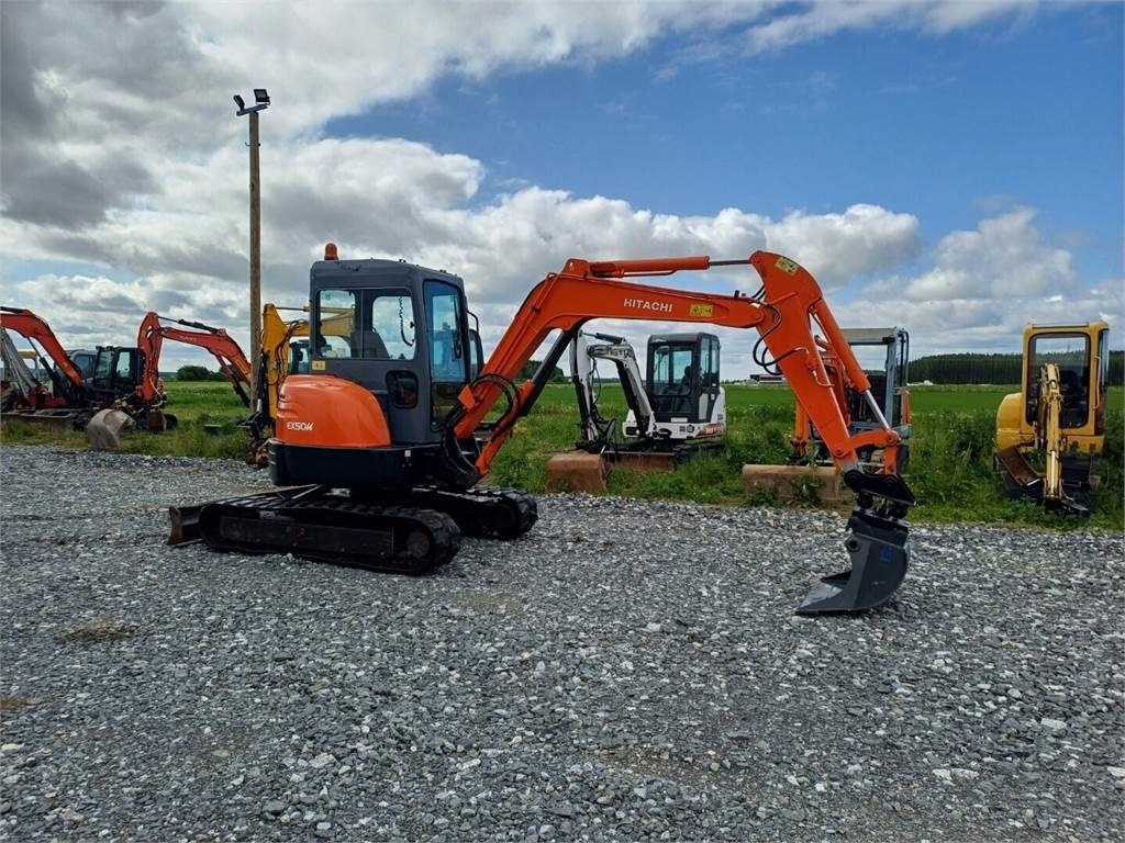 Mini bager Hitachi EX50 u kallistuvalla liittimellä: slika 6