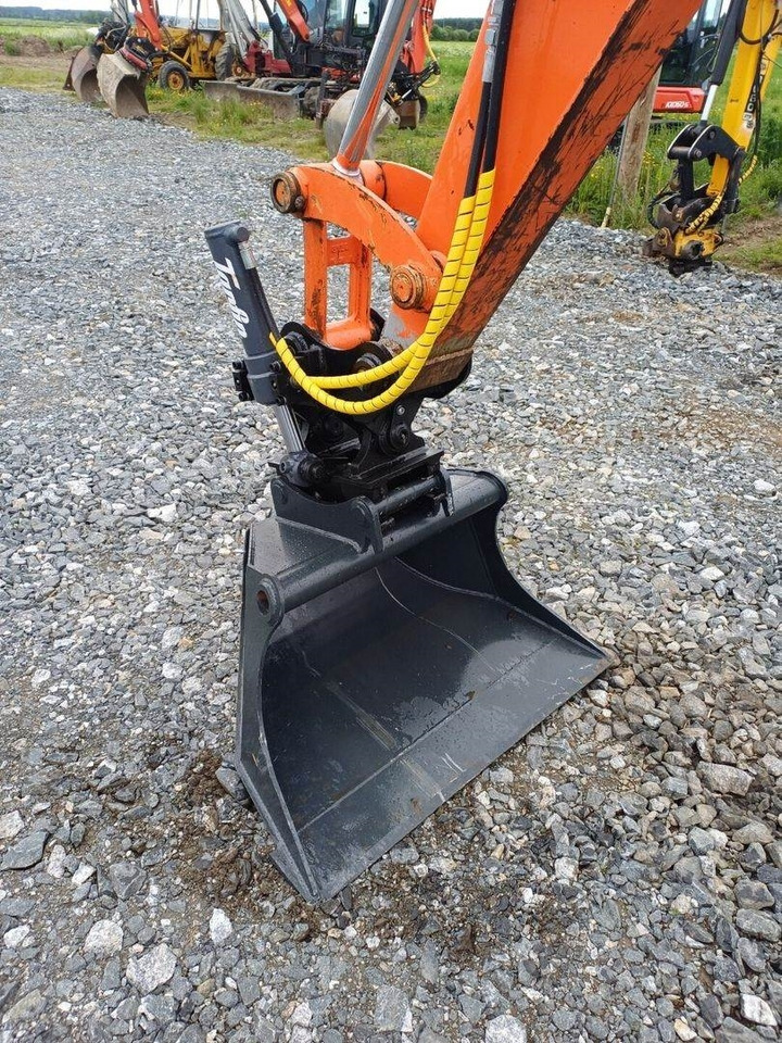 Hitachi EX50 u kallistuvalla liittimellä - Mini bager: slika 5 Hitachi EX50 u kallistuvalla liittimellä - Mini bager: slika 5