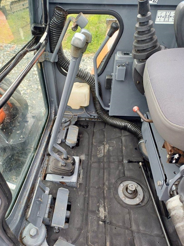Mini bager Hitachi EX50 u kallistuvalla liittimellä: slika 10