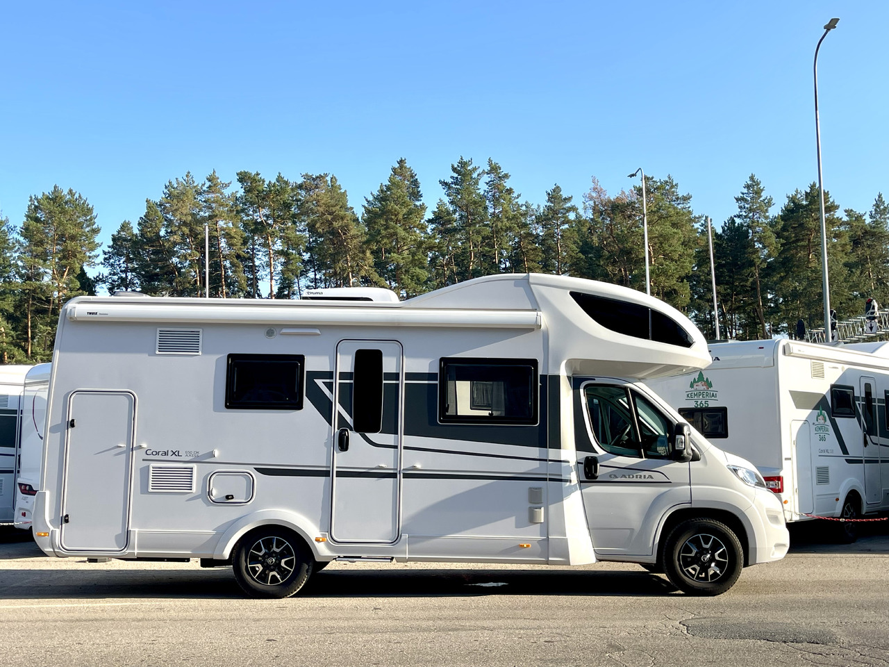 ADRIA Coral XL 650 DK - Alkoven avtodom: slika 2 ADRIA Coral XL 650 DK - Alkoven avtodom: slika 2