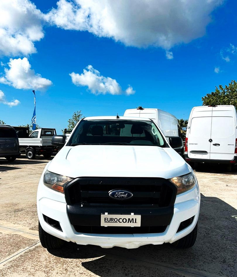 Ford Ranger 2.2 160 cv XL Supercab 4 posti 4wd - Poltovornjak: slika 2 Ford Ranger 2.2 160 cv XL Supercab 4 posti 4wd - Poltovornjak: slika 2