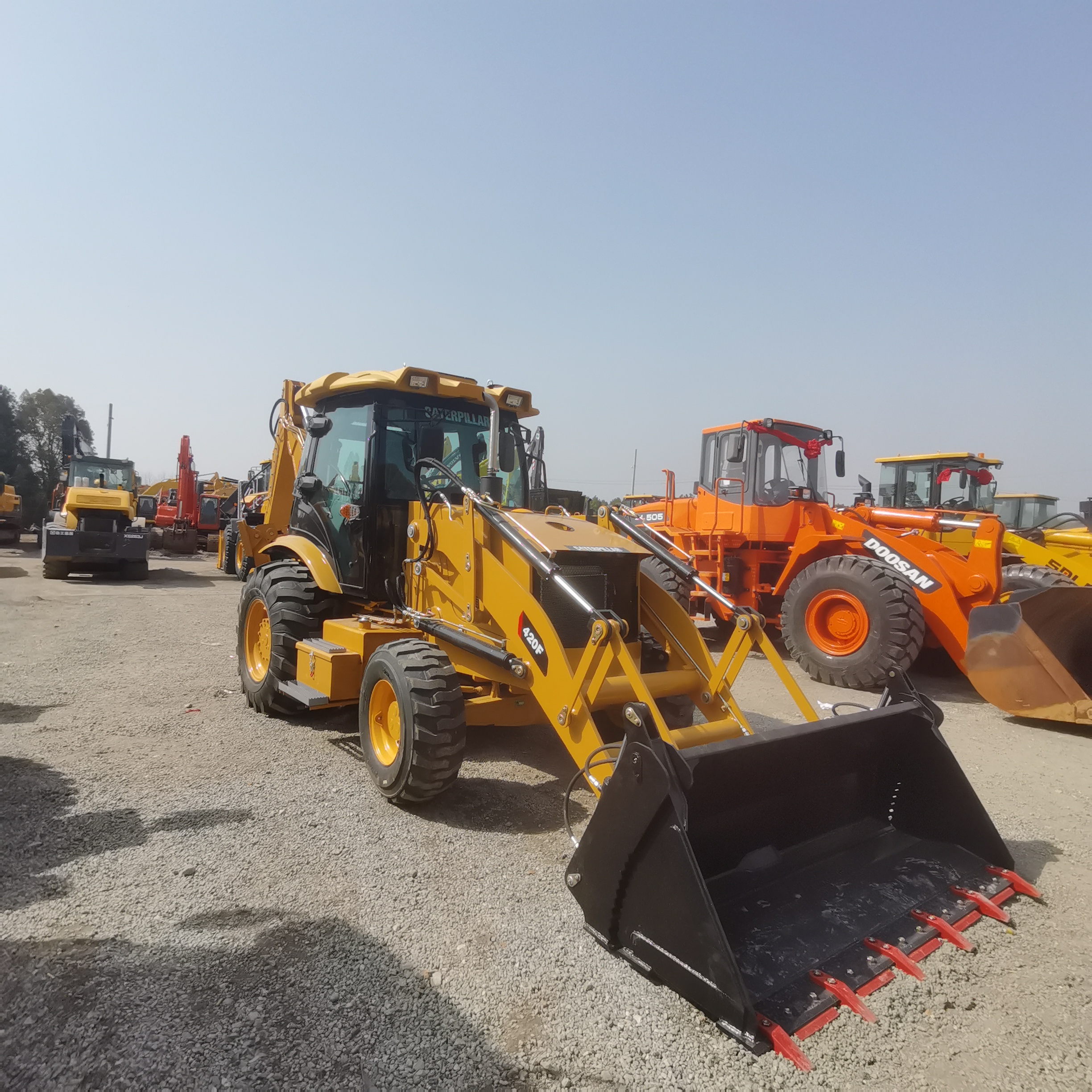Nov Bager nakladalec CATERPILLAR 420F: slika 10
