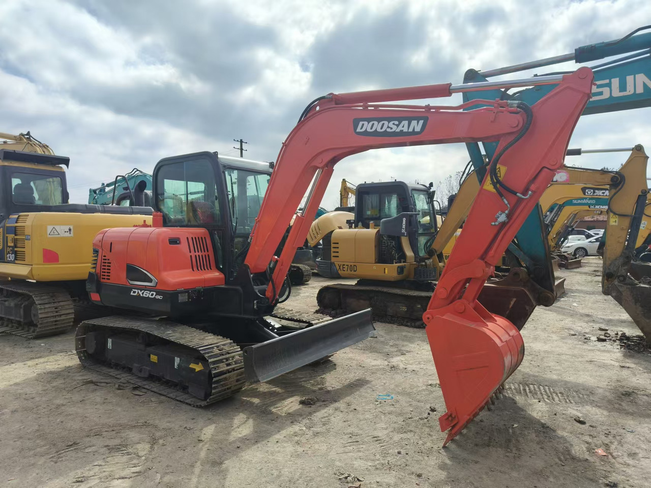 DOOSAN DX60 - Bager goseničar: slika 2 DOOSAN DX60 - Bager goseničar: slika 2