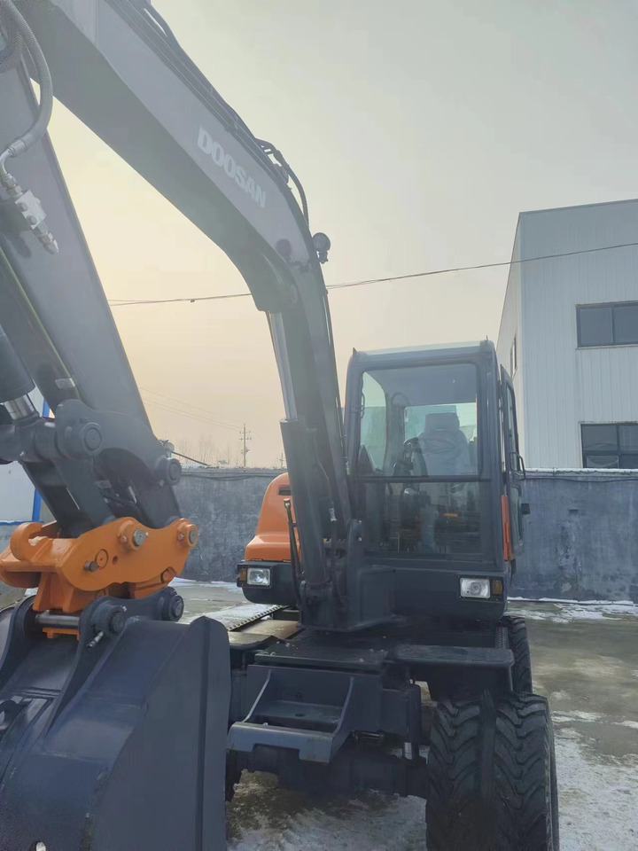 DOOSAN DX60w-9c - Mini bager: slika 2 DOOSAN DX60w-9c - Mini bager: slika 2